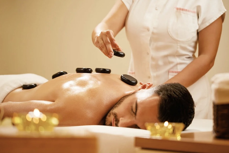 Best Practices for Hot Stone Massage in Dubai’s Climate